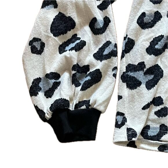 CY Leopard Print Long Sleeve Sweater Black White Medium - Picture 3 of 6